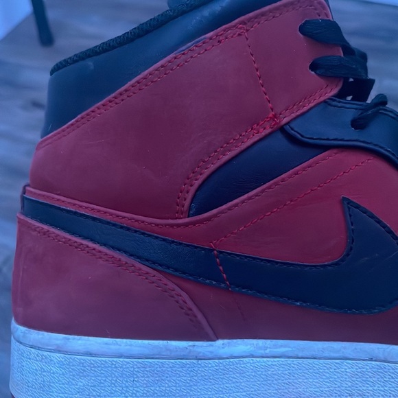 Jordan 1 mids - Picture 4 of 4